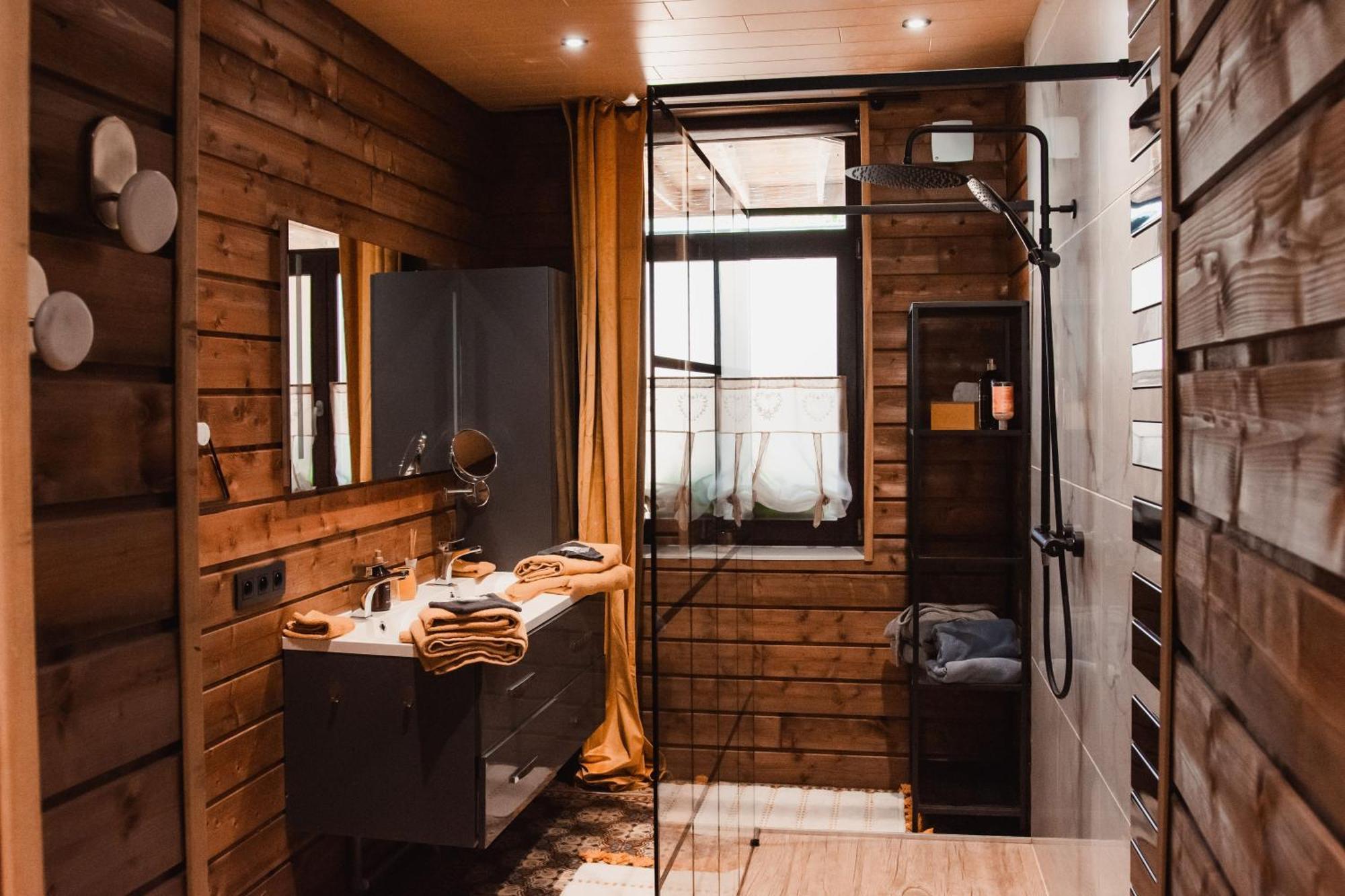 Maison D'Hote Les Notes Endormies Suite Le Refuge Walcourt 外观 照片